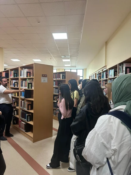 Genç Kimyagerler Kütüphanemizdeydi